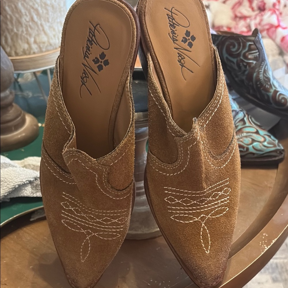 Patricia Nash Brown/tan Suede Women's Mules/clog